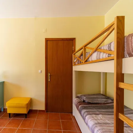 Rural In Netos-almagreira With Shared Pool Vakantiehuis