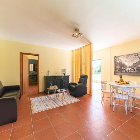 Rural In Netos-almagreira With Shared Pool Vakantiehuis *