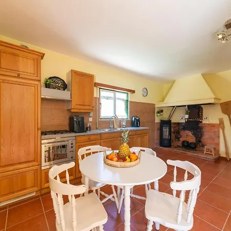 Rural In Netos-almagreira With Shared Pool Vakantiehuis *