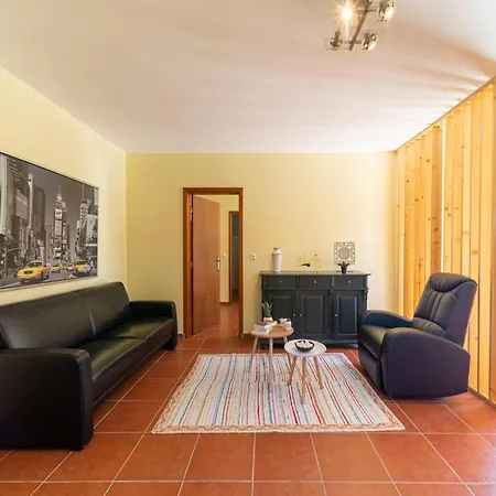 Rural In Netos-almagreira With Shared Pool Lagares (Leiria)