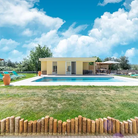 Rural In Netos-almagreira With Shared Pool *