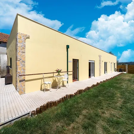 Rural In Netos-almagreira With Shared Pool * Lagares (Leiria)