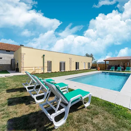 Rural In Netos-almagreira With Shared Pool Vakantiehuis *