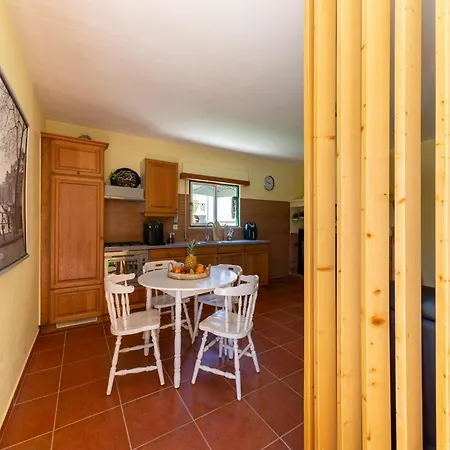 Rural In Netos-almagreira With Shared Pool Vakantiehuis *