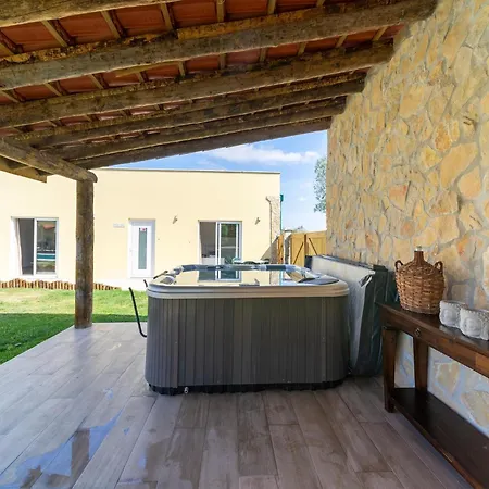 Nyaraló Rural In Netos-almagreira With Shared Pool