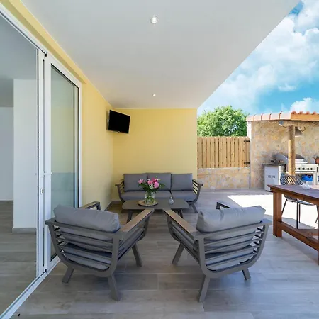 Nyaraló Rural In Netos-almagreira With Shared Pool Lagares (Leiria)