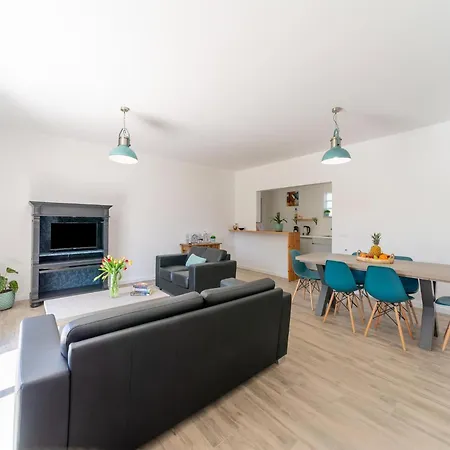 Rural In Netos-almagreira With Shared Pool *