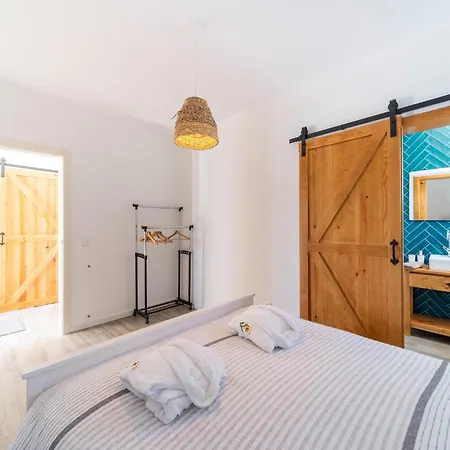 Rural In Netos-almagreira With Shared Pool Nyaraló *