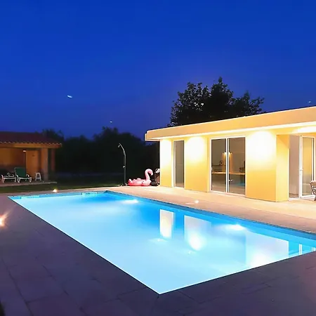 Nyaraló Rural In Netos-almagreira With Shared Pool *