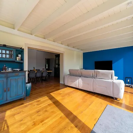 Rural In Netos-almagreira With Shared Pool * Lagares (Leiria)