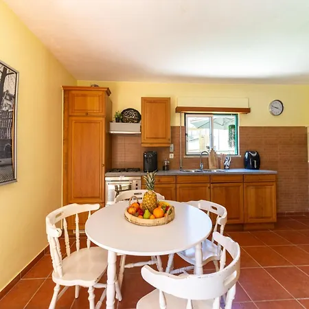 Rural In Netos-almagreira With Shared Pool *