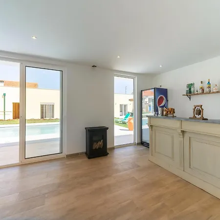 Rural In Netos-almagreira With Shared Pool Nyaraló Lagares (Leiria)