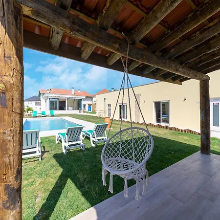 Nyaraló Rural In Netos-almagreira With Shared Pool Lagares (Leiria)