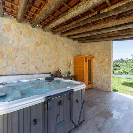 Rural In Netos-almagreira With Shared Pool Vakantiehuis *