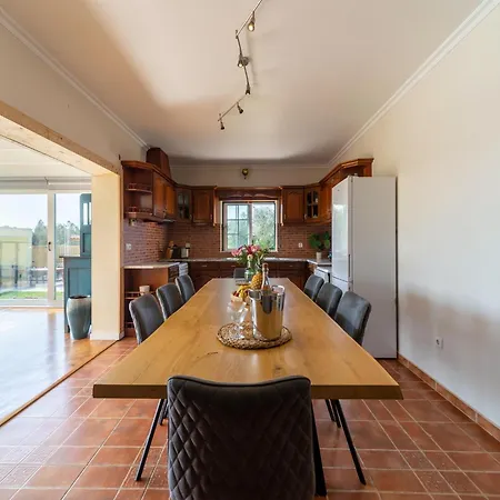 Nyaraló Rural In Netos-almagreira With Shared Pool *