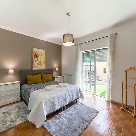 Rural In Netos-almagreira With Shared Pool * Lagares (Leiria)