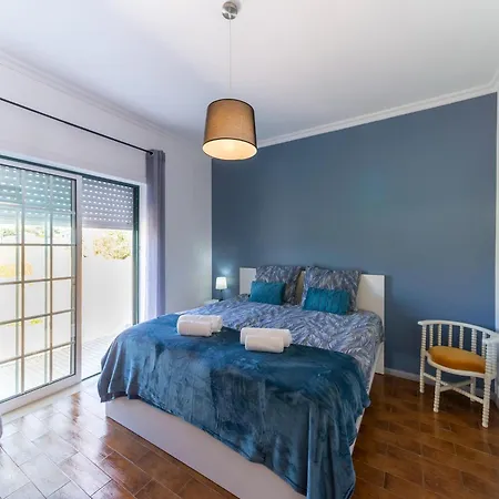 Rural In Netos-almagreira With Shared Pool Vakantiehuis
