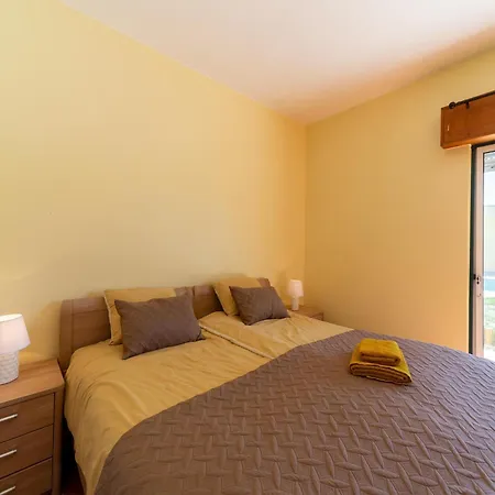 Rural In Netos-almagreira With Shared Pool Nyaraló Lagares (Leiria)