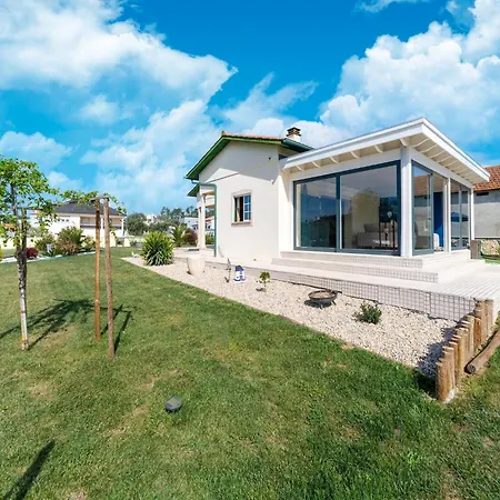 Rural In Netos-almagreira With Shared Pool * Lagares (Leiria)