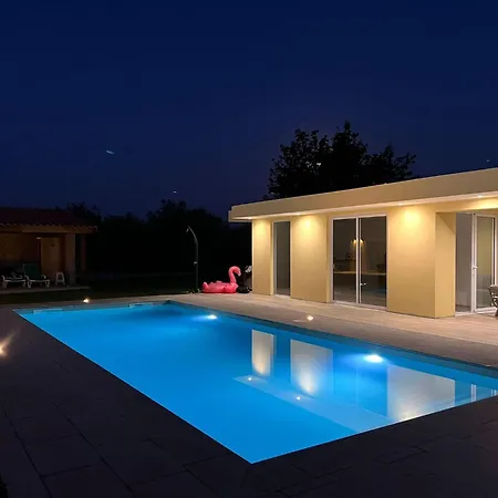 Rural In Netos-almagreira With Shared Pool Nyaraló Lagares (Leiria)