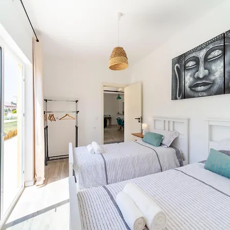 Rural In Netos-almagreira With Shared Pool * Lagares (Leiria)