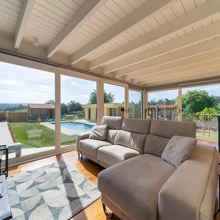 Rural In Netos-almagreira With Shared Pool Lagares (Leiria)