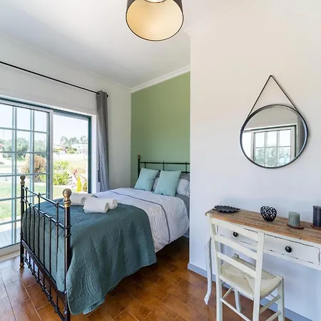 Rural In Netos-almagreira With Shared Pool * Lagares (Leiria)