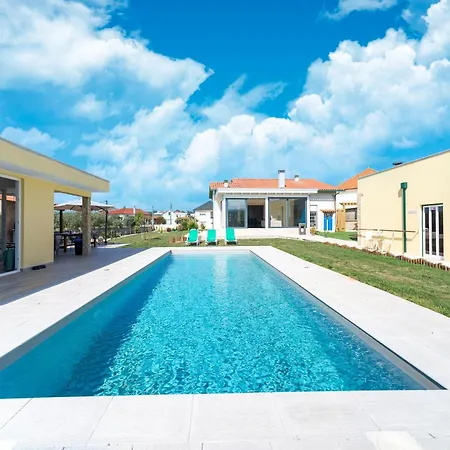 Rural In Netos-almagreira With Shared Pool Vakantiehuis