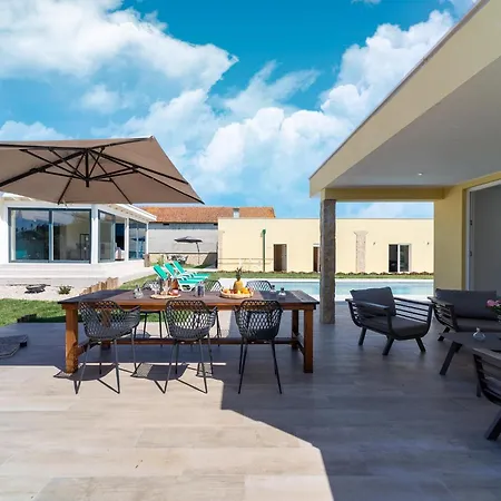 Nyaraló Rural In Netos-almagreira With Shared Pool *