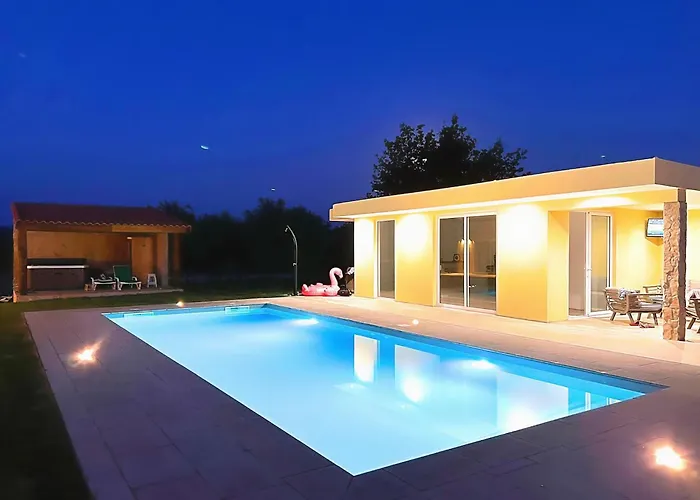 Semesterbostad Rural In Netos-almagreira With Shared Pool