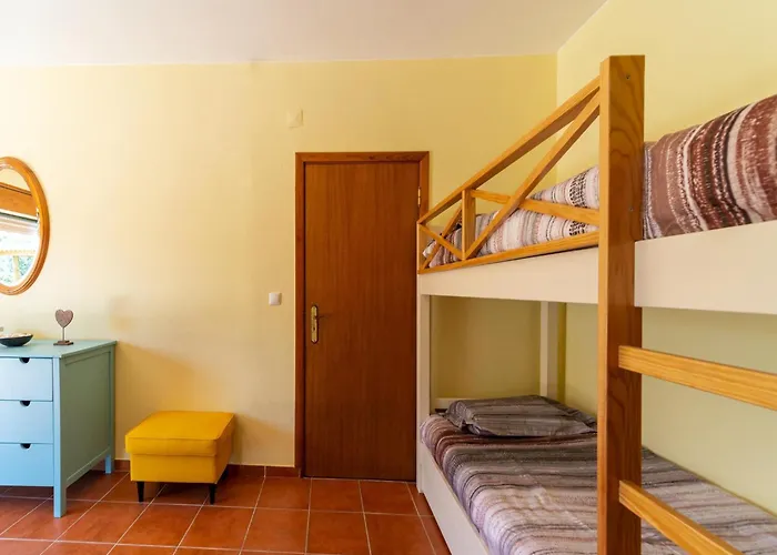 Rural In Netos-almagreira With Shared Pool Tatil Evi