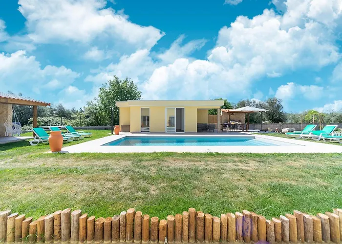 Rural In Netos-almagreira With Shared Pool *