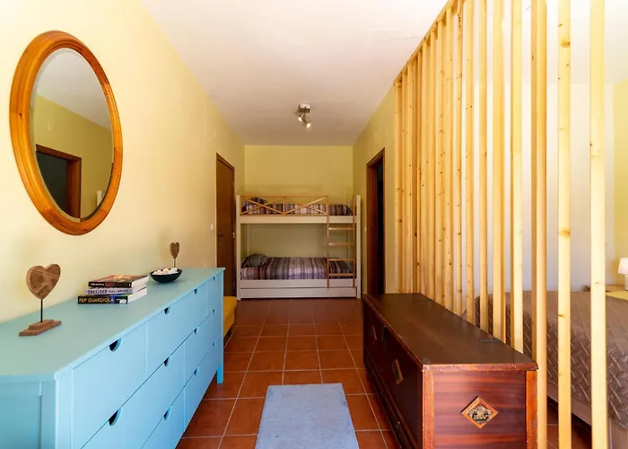 Rural In Netos-almagreira With Shared Pool *