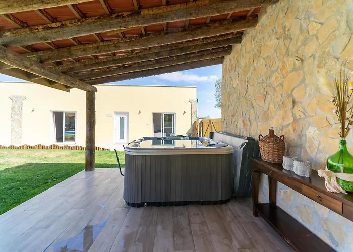 Semesterbostad Rural In Netos-almagreira With Shared Pool