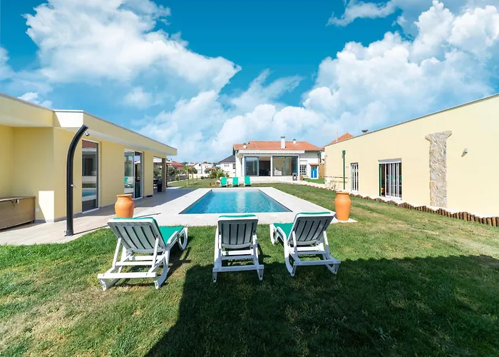Rural In Netos-almagreira With Shared Pool * Lagares (Leiria)