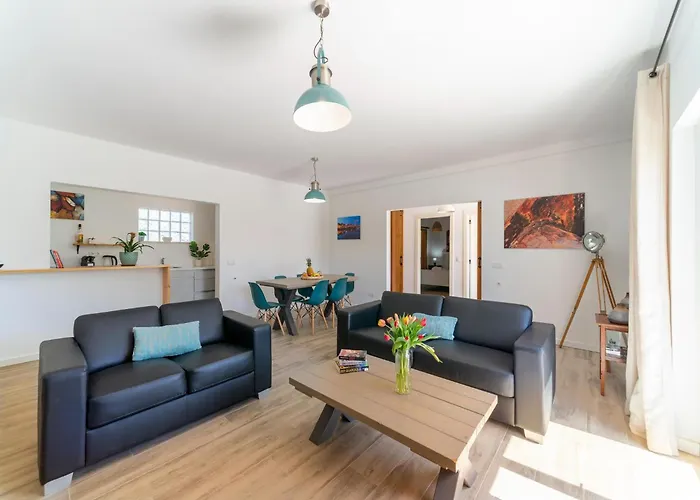 Rural In Netos-almagreira With Shared Pool Semesterbostad