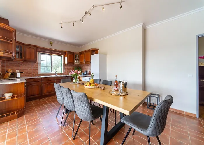 Rural In Netos-almagreira With Shared Pool * Lagares (Leiria)