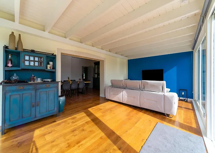 Rural In Netos-almagreira With Shared Pool * Lagares (Leiria)