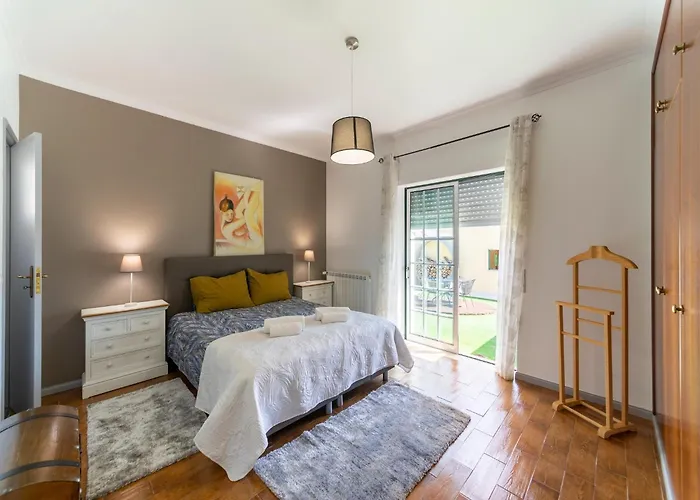 Rural In Netos-almagreira With Shared Pool * Lagares (Leiria)