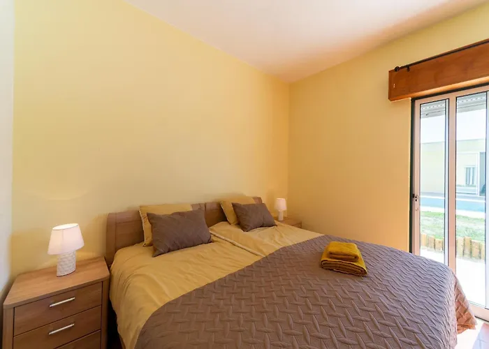 Rural In Netos-almagreira With Shared Pool Semesterbostad Lagares (Leiria)