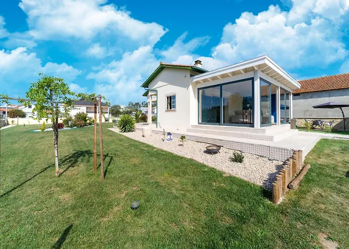 Rural In Netos-almagreira With Shared Pool * Lagares (Leiria)