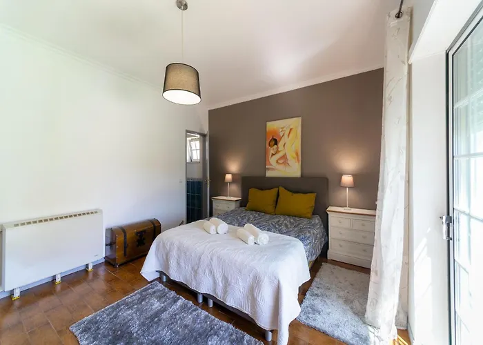 Rural In Netos-almagreira With Shared Pool * Lagares (Leiria)