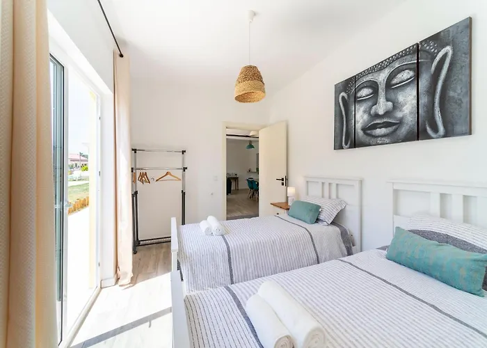 Rural In Netos-almagreira With Shared Pool * Lagares (Leiria)