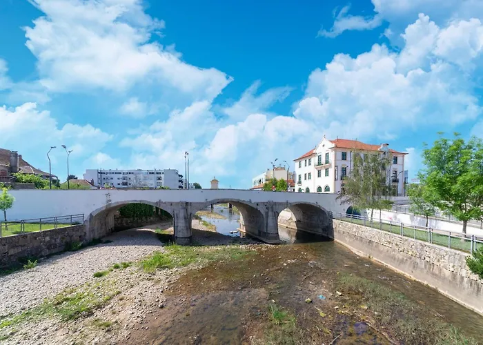 Rural In Netos-almagreira With Shared Pool Semesterbostad Lagares (Leiria)