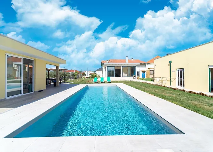 Rural In Netos-almagreira With Shared Pool Tatil Evi