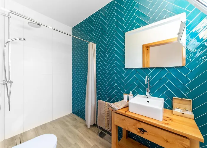 Rural In Netos-almagreira With Shared Pool *
